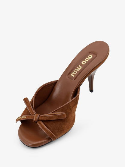 Suede sandals with bow detail on the front thumbnail