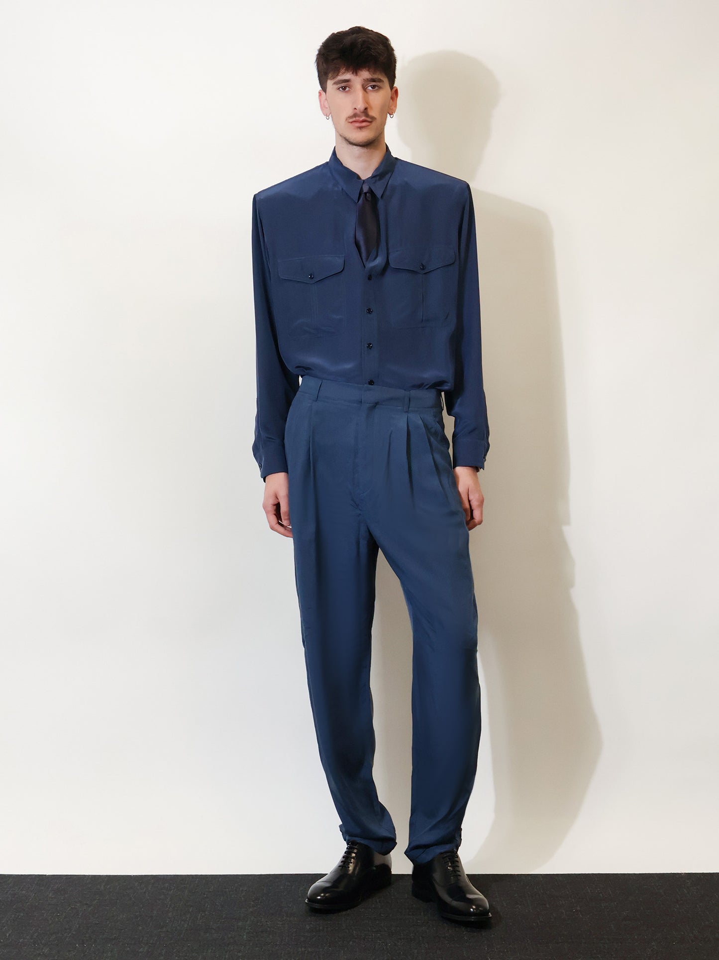 Pantaloni in seta con cintura