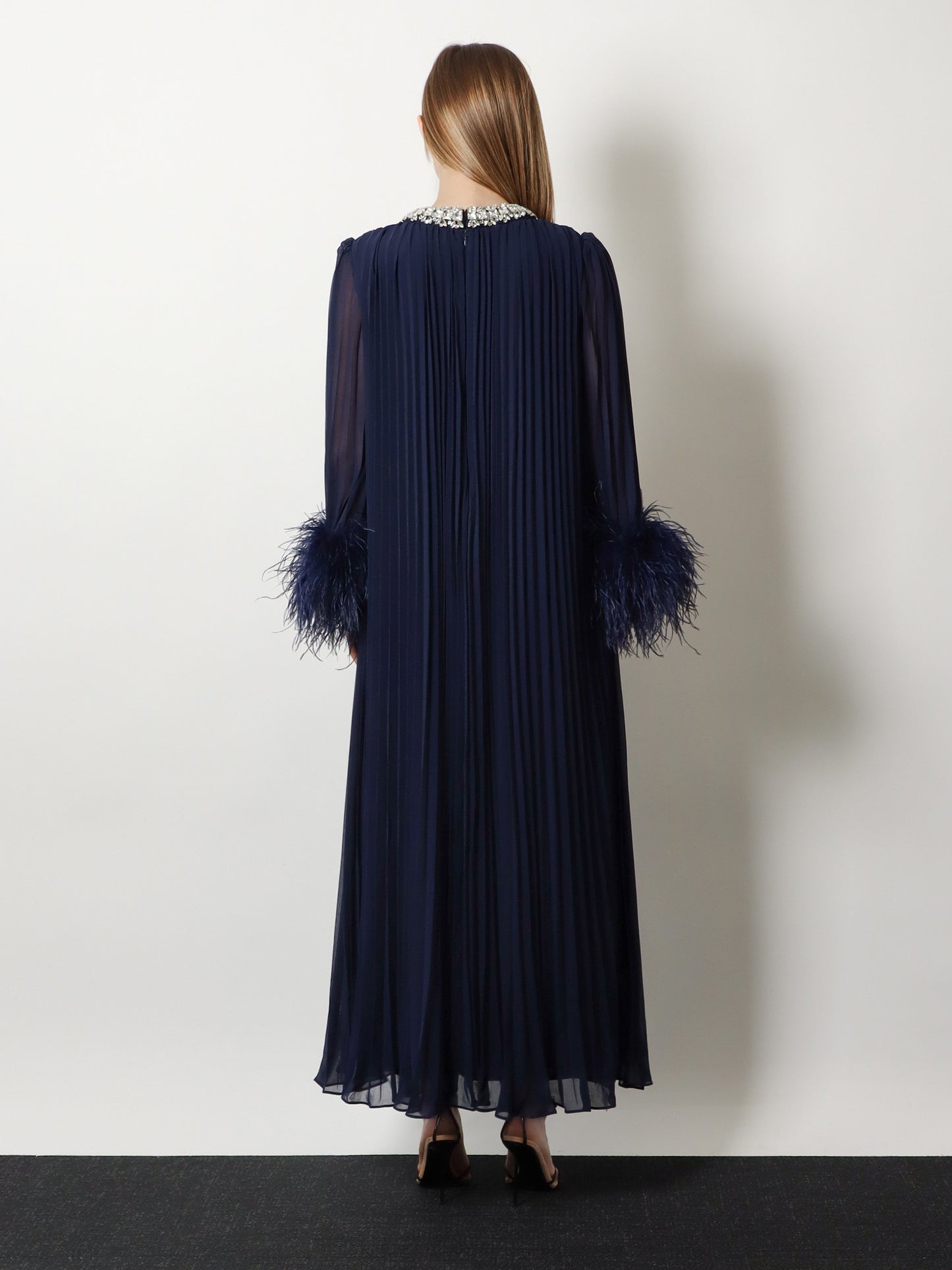 Chiffon long dress with ostrich feathers