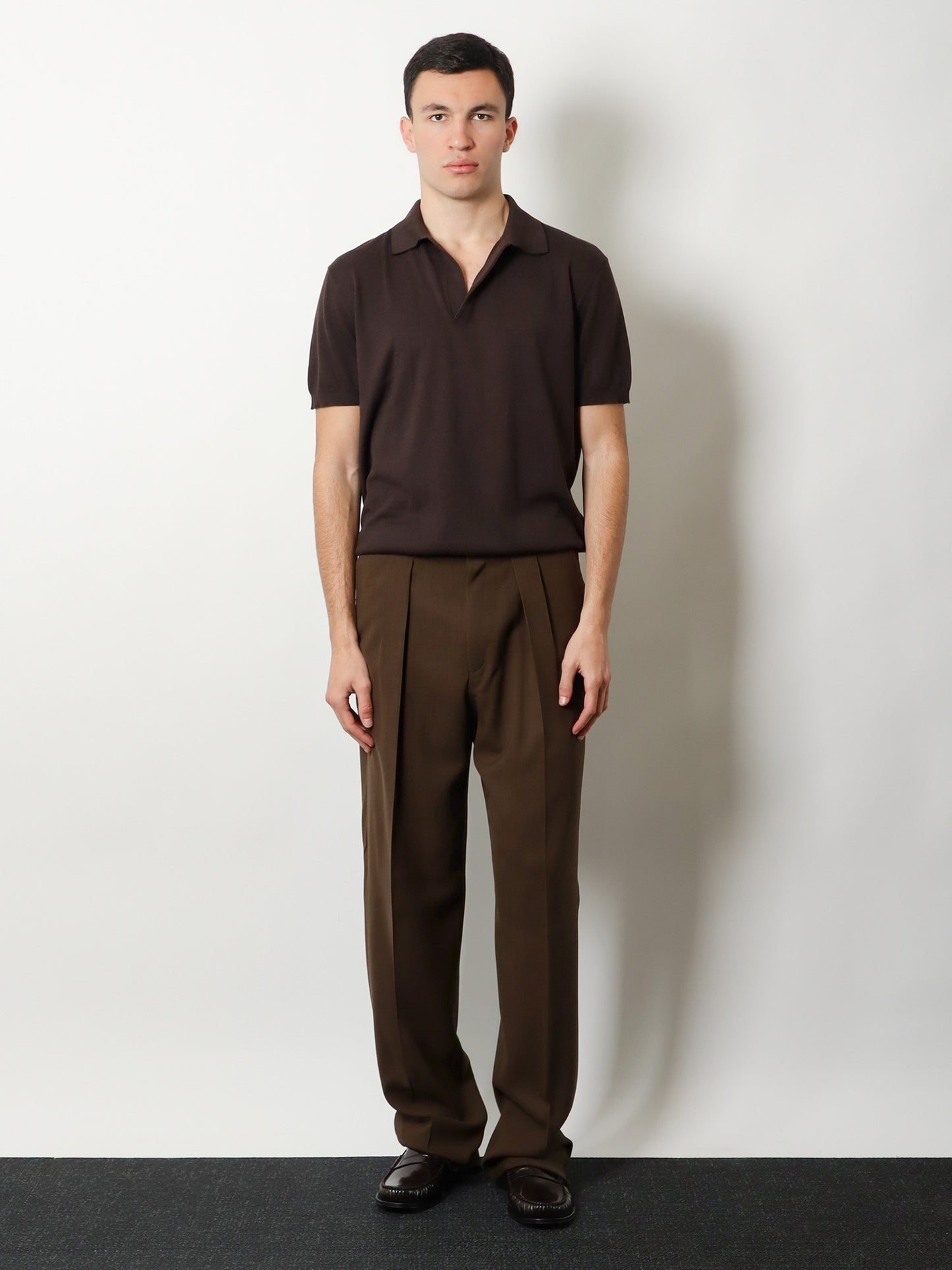 Pantaloni in lana con pinces