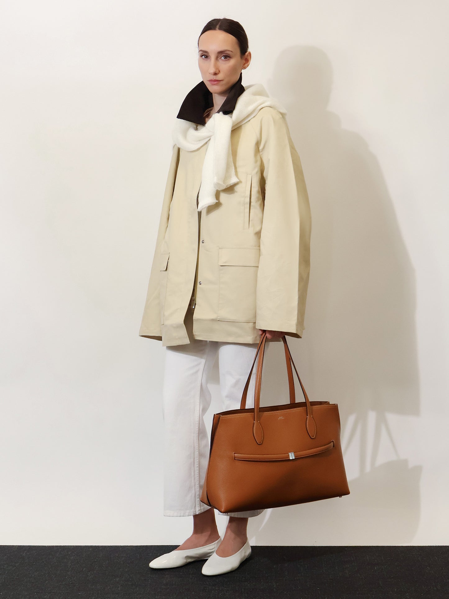 Leather shoulder bag with lettering logo on the front
