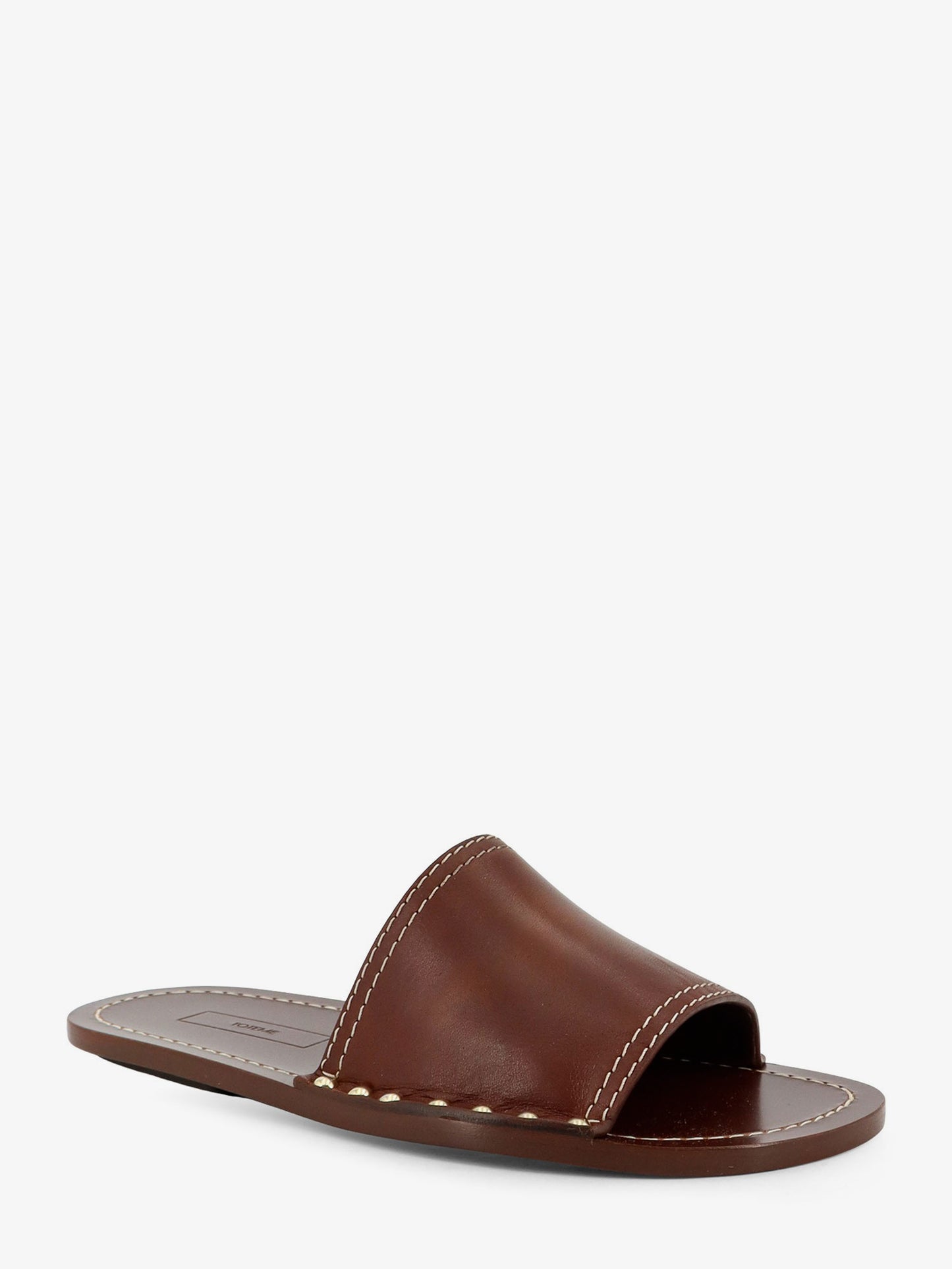 Sandali bassi in pelle con borchie in metallo laterali