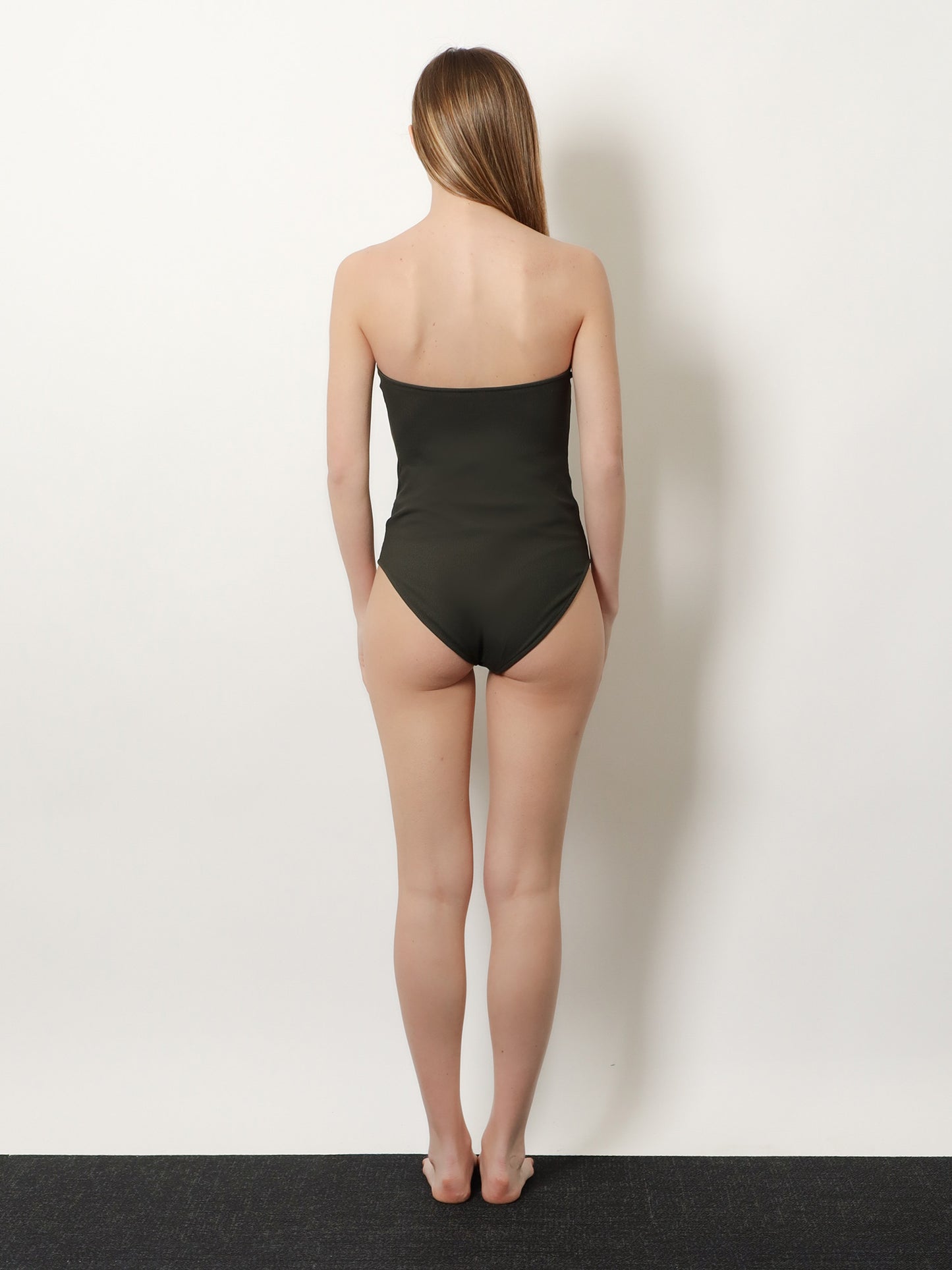 One-piece swimsuit with ribbed pattern