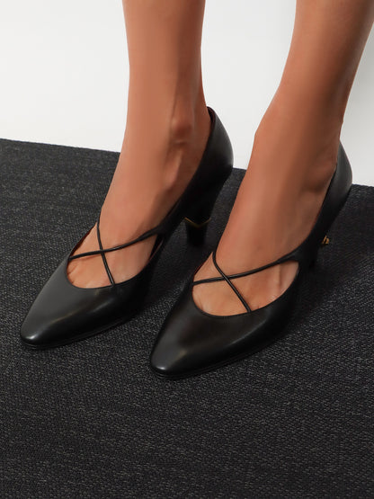Criss-Cross Medallion leather pumps thumbnail