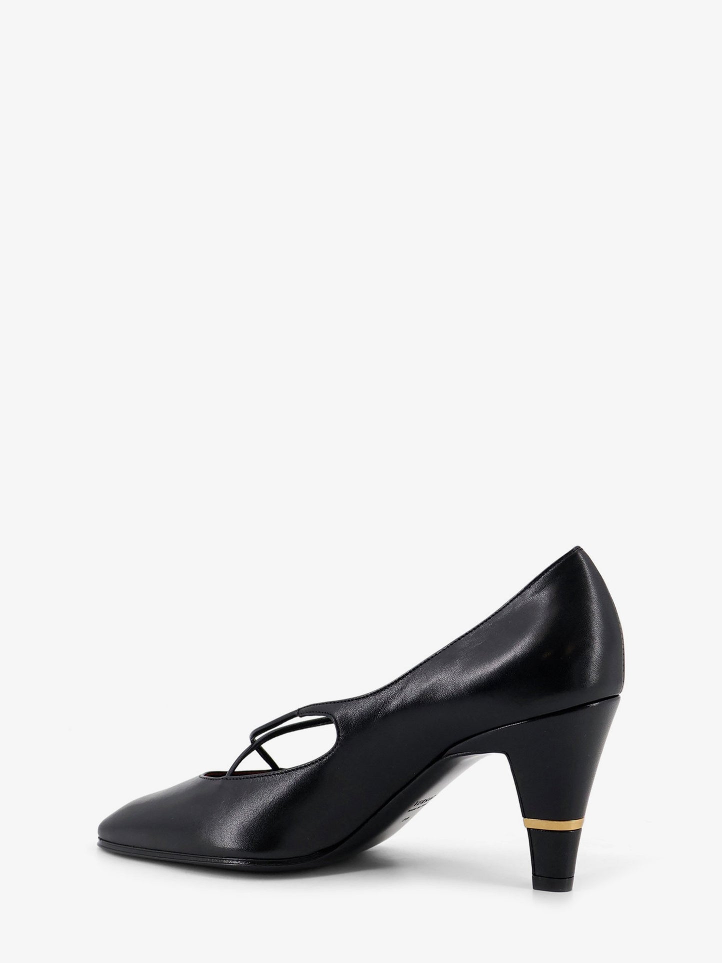 Criss-Cross Medallion leather pumps