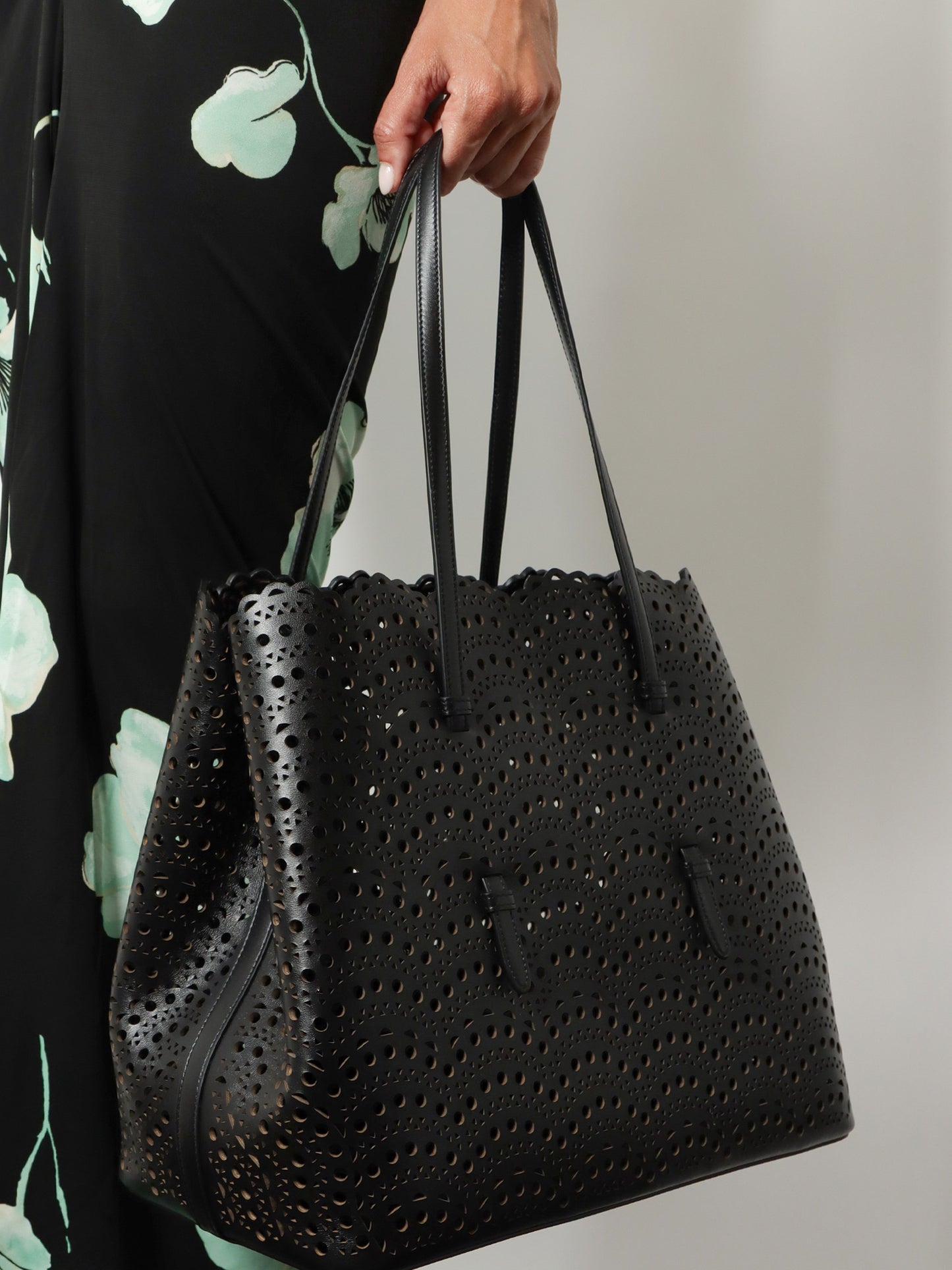 Mina 37 leather shoulder bag with Vienne motif