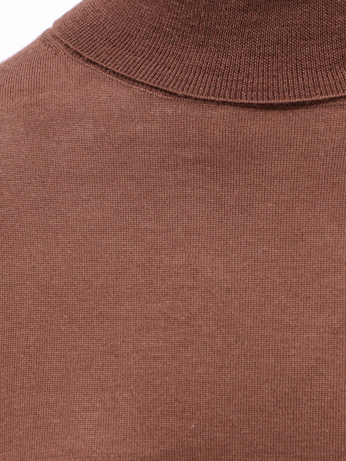 Virgin wool turtleneck