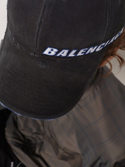 Cotton baseball hat with distressed effect thumbnail