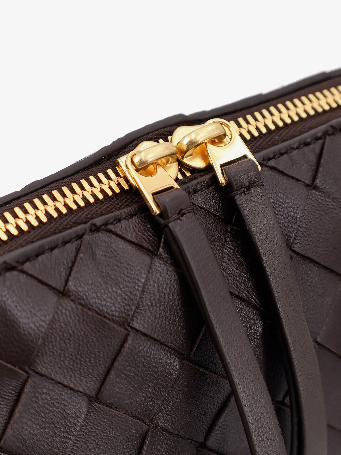 Leather clutch with Intrecciato Concert motif