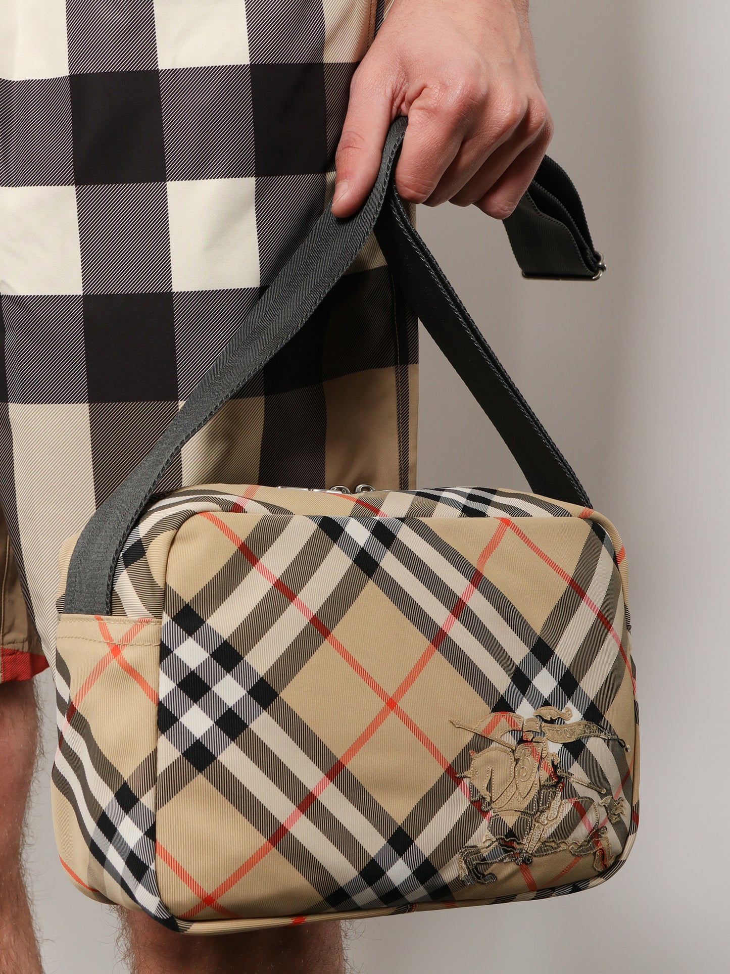 Essential nylon crossbody bag