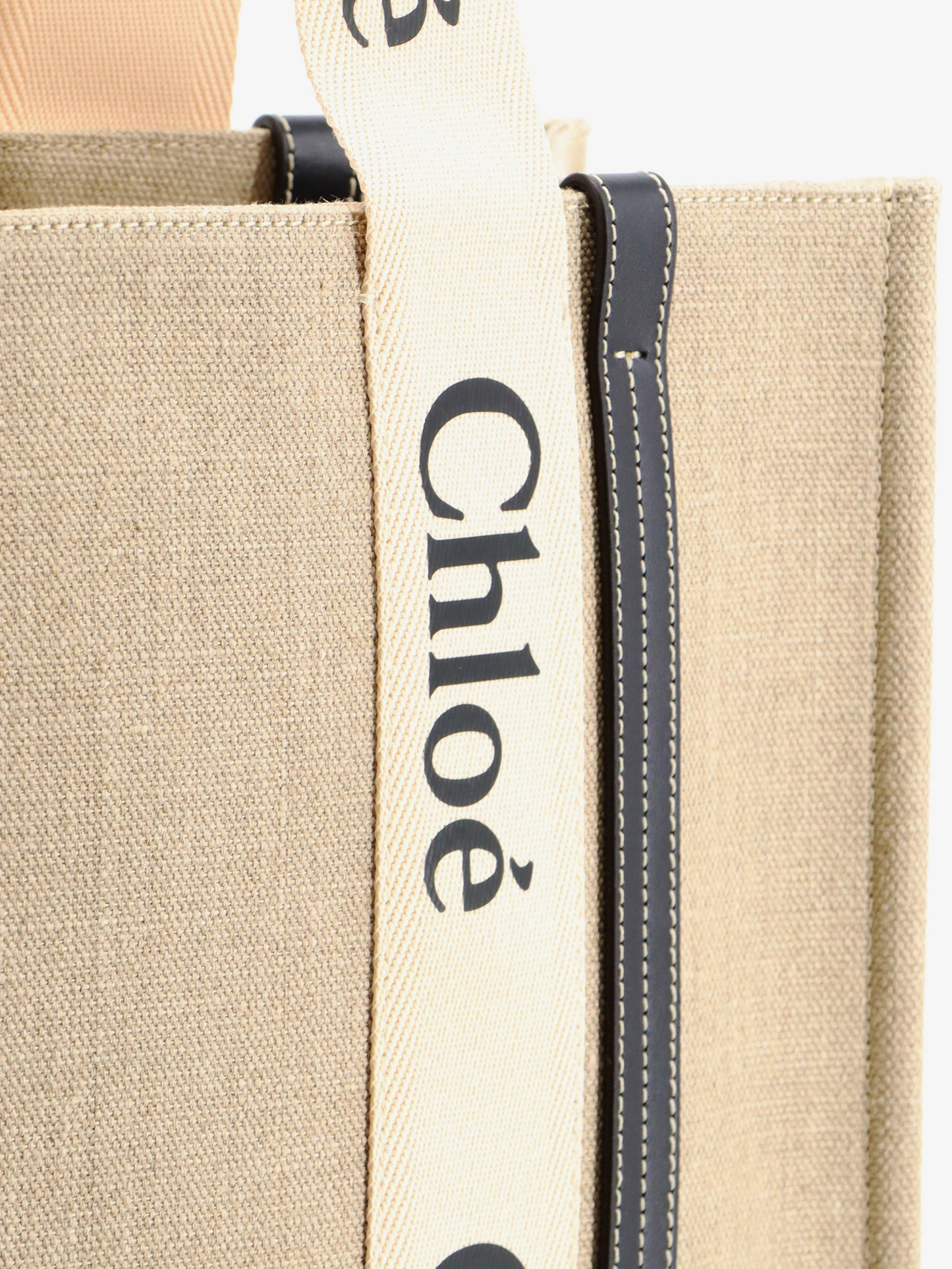 Woody linen shoulder bag with front lettering logo