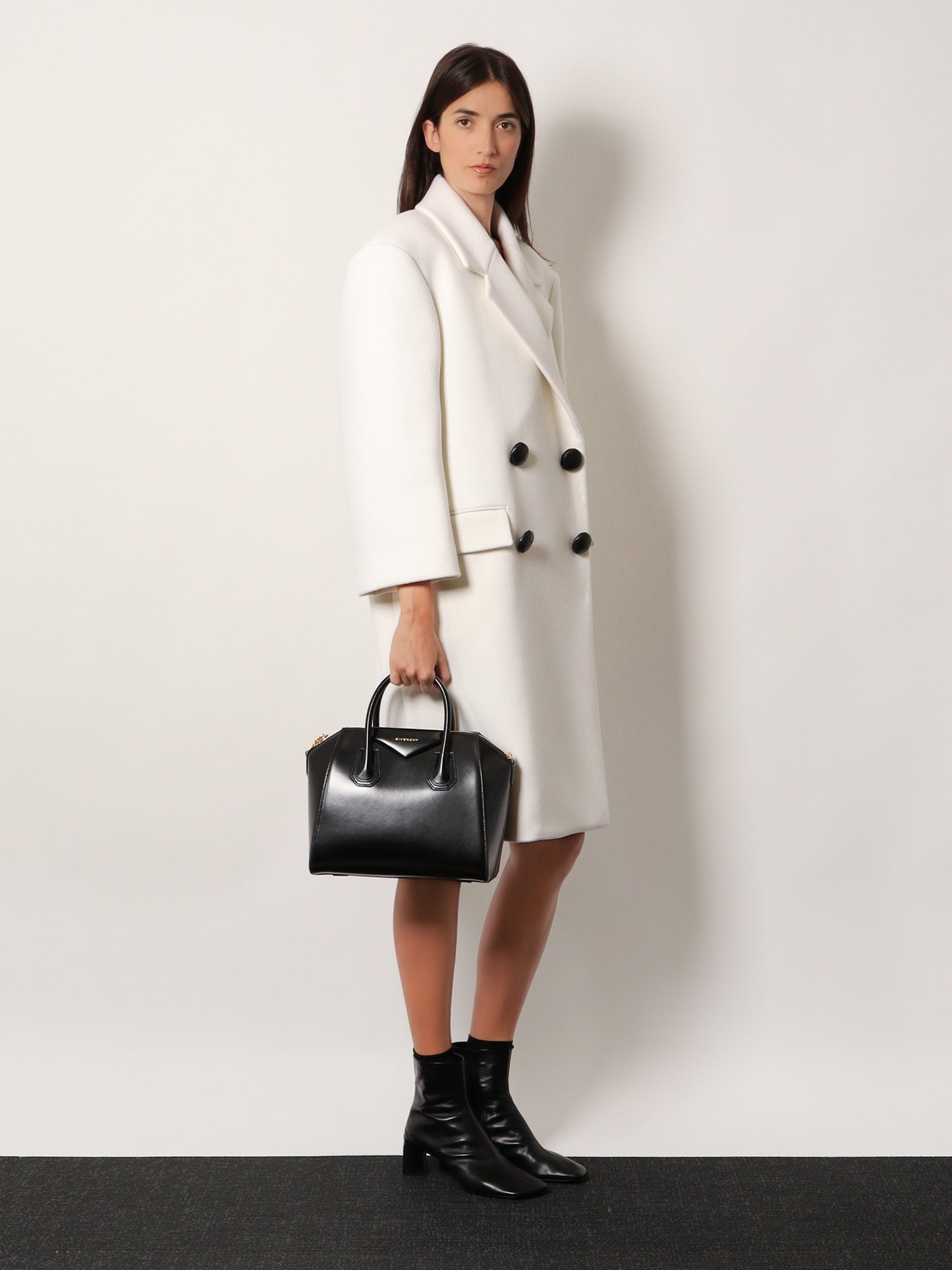 Antigona Small leather crossbody bag