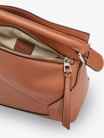 Puzzle Edge leather handbag with engraved Anagram logo thumbnail