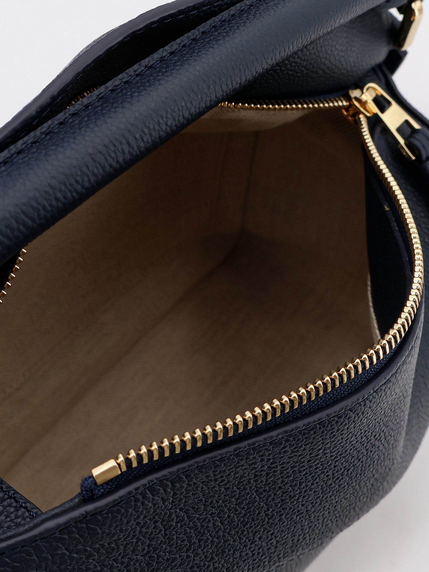 Borsa a mano Puzzle Edge Small in pelle