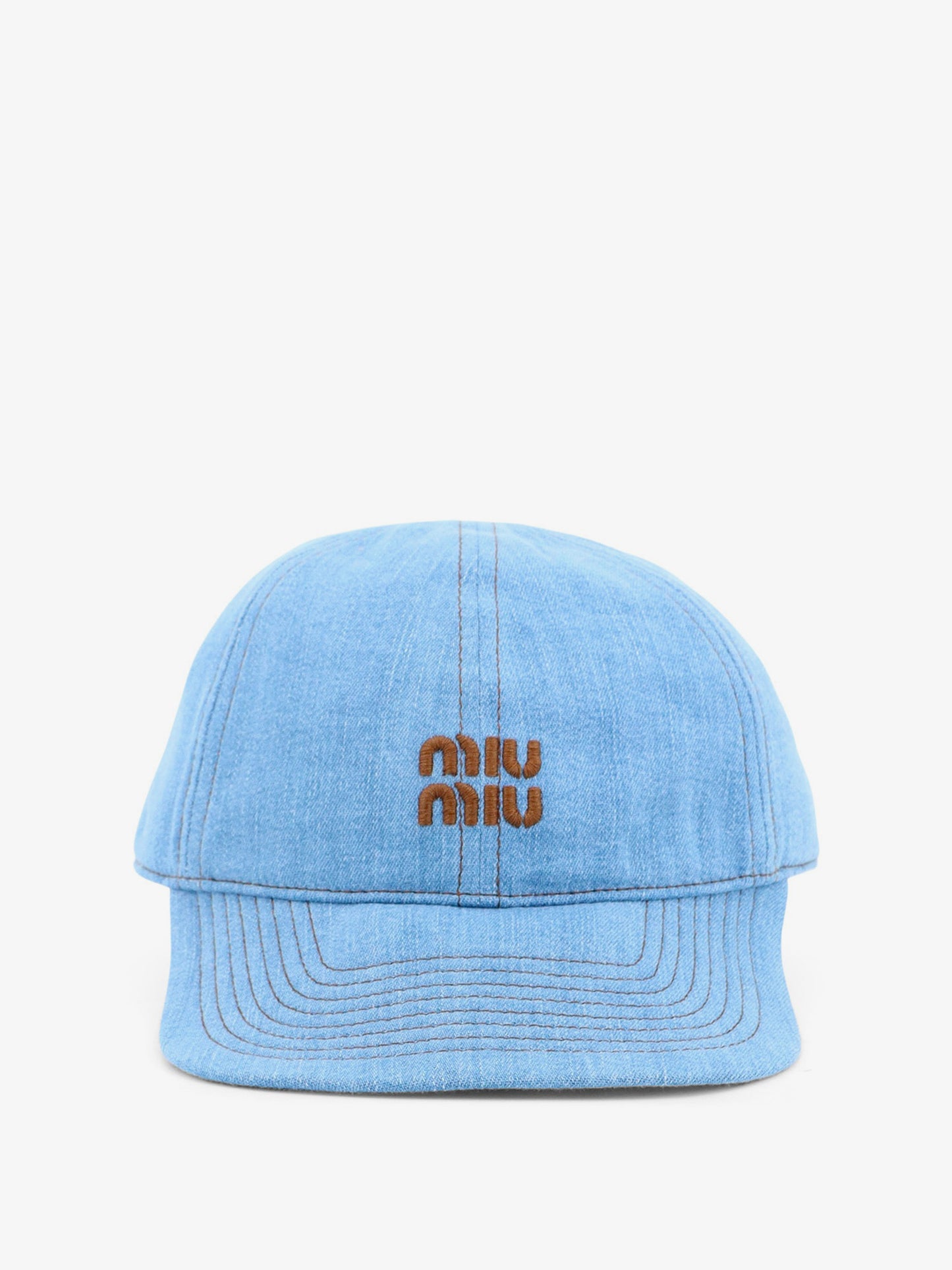Cotton hat with embroidered logo on the front