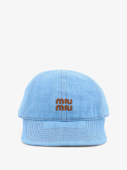 Cotton hat with embroidered logo on the front thumbnail