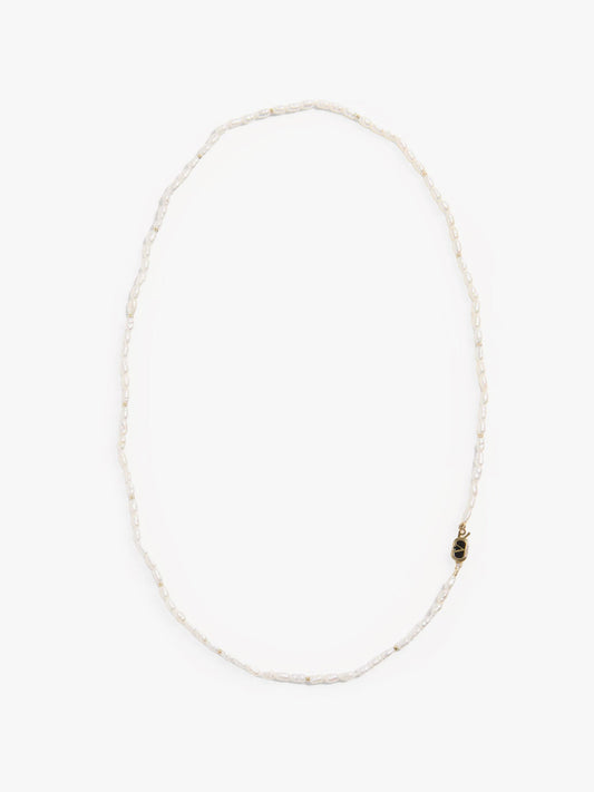 Metal necklace with pearls